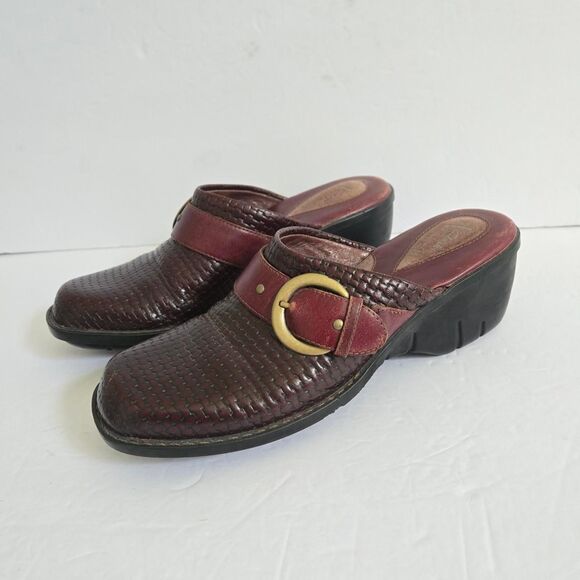 Clarks Women's Brown and Burgundy Clogs mules size 6 - Picture 4 of 8